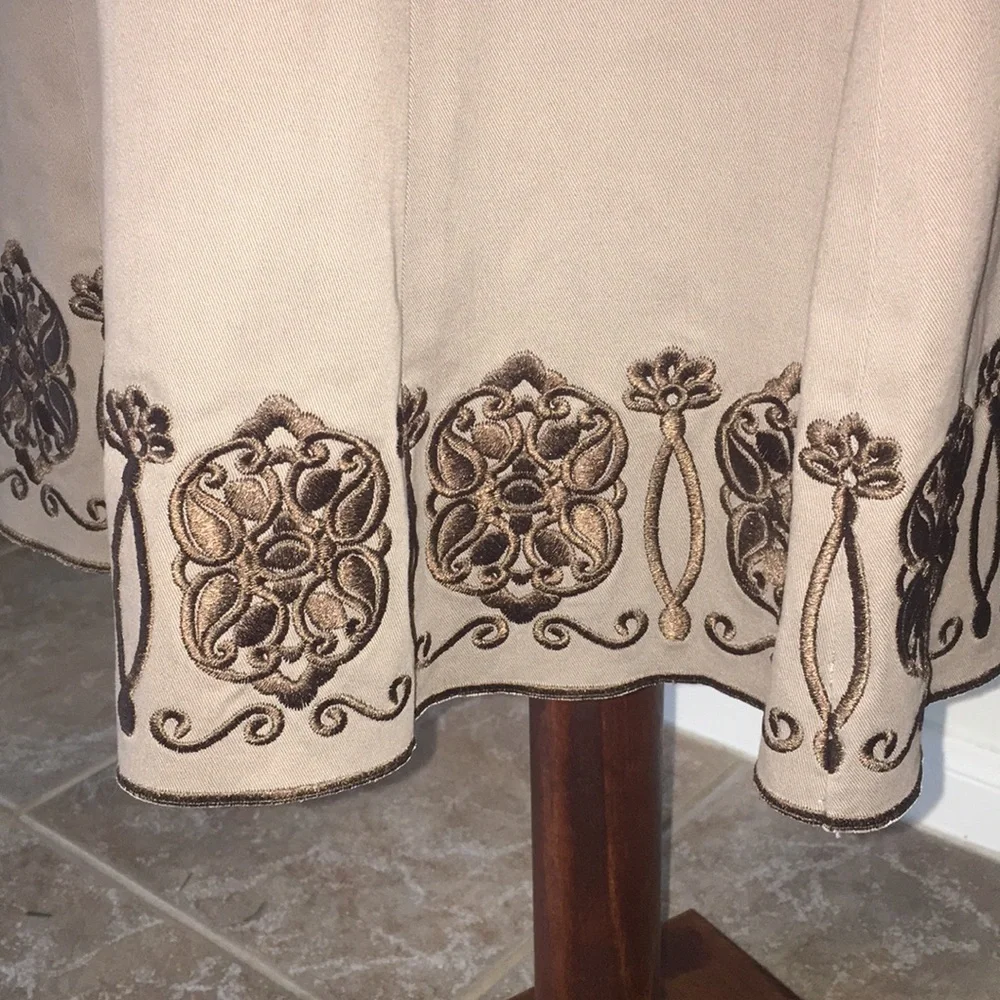 Ann‎ Taylor skirt brown size 4 * embroidery style